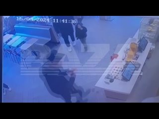 free мужчина плеснул горячий кофе в лицо менеджеру усно и точка в ногинске ему показалось что сотрудники заведения налили hd
