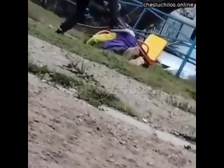 free молодые ублюдок избил малыша инвалида во дворе самое интересное что взрослые проходили мимо и hd