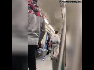 free жопу закрой я тебя выбу сучка в московском метро неизвестный угрожал молодые парню ко hd