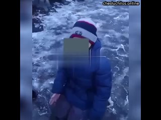 free красноярские зумеры заставили 18 летнего школьника целовать ноги и извиняться целая группа молодые hd