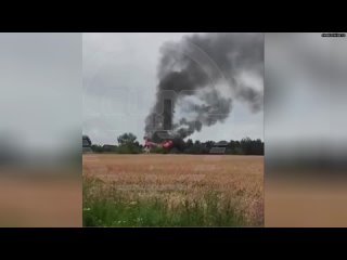 free также молния ударила в жилой дом в подмосковье он загорелся хозяйка в тот момент была на улице неподалёку она не hd
