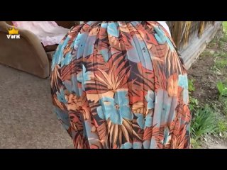 free деревенская милфа застряла в заборе hd