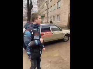free в бузулуке беспредельщик из азербайджана решил избить школьника но в итоге не справился с ним и даже пару раз hd