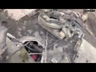free российские спецназовцы в условиях боя добрались до подбитого в селе бердычи американского танка abra hd