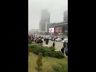 free сотни мигрантов заполонили площадь возле дворца спорта в минске hd