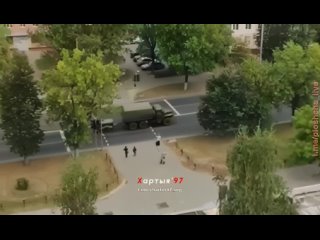 free в молодечно по центру города движется большая колонна военной техники hd