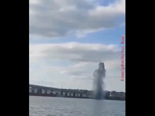 free появилось яркое видео ударов по переправе оккупантов возле антоновского моста в херсоне 1 hd
