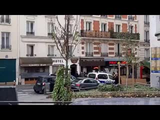 free мужчина с мачете забаррикадировался в одном из зданий в париже hd