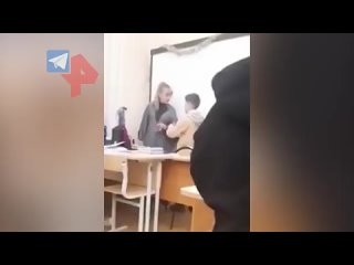 free учительница влепила школьнику пощечину прямо на уроке hd
