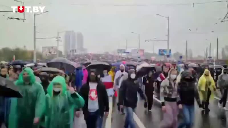 free ускоренное видео колонна людей идет мимо жк каскад 11 октября mp4 hd