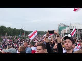 free протестующие в минске подошли к резиденции президента но силовики перекрыли им путь hd