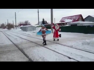 free омск жгут они а стыдно мне дед мороз и голая снегурочка hd