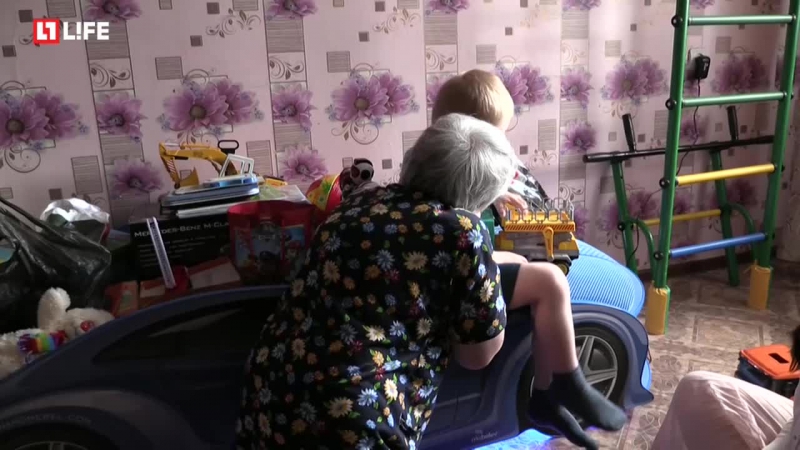 free 18 летний дима песков который выжил проведя четверо суток в лесу вернулся домой первые шаги в родных стенах hd