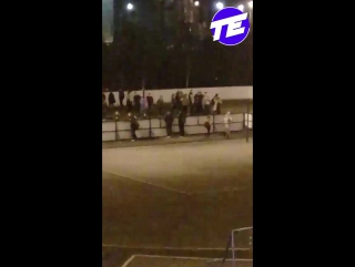free молодые твари одного бьют жительница екатеринбурга сняла драку учеников школы 181 в районе краснолесье hd