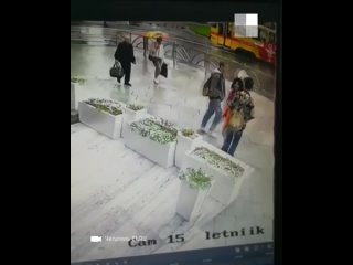 free в центре екатеринбурга на веранде ресторана у гостиницы исеть прохожие украли дорогой объектив от фотоаппарата hd