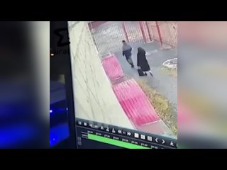 free на видео екатеринбурженка которая заявила об молодые спокойно идёт с мороженым в номер гостиницы hd