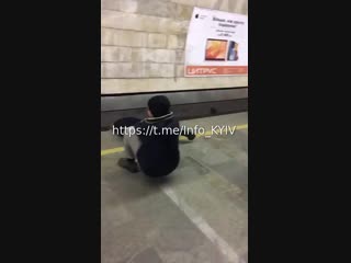 free друзья просим репост может кто то узнает этих претендентов на премию дарвина и передаст их родителям привет hd