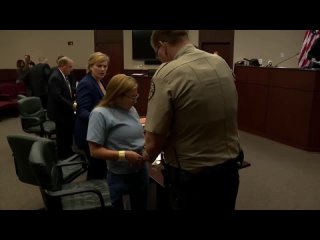 free наверное скоро в американских судах арестанты будуь сами на себя надевать наручники hd