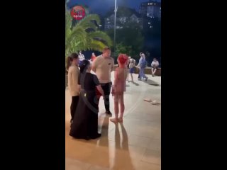 free голая мадама переполошила персонал в кафе и получила от официанта hd