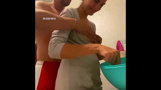 free с разговорами трахнул жену друга пока был в гостях hd