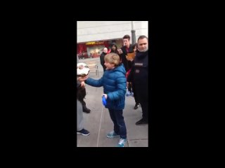 free криштиану роналду сделал подарок мальчику на одной из улиц мадрида полное видео hd