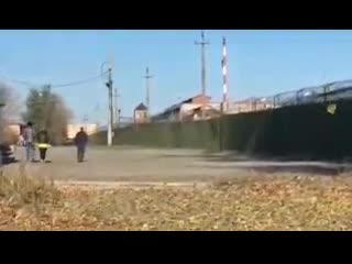 free в новочеркасске заключенный забрался на трубу и просит помощи hd