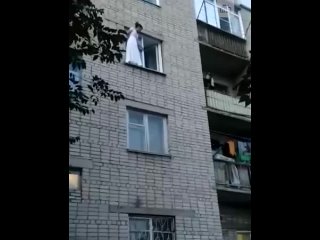 free пьяная марина из рубцовска в свадебном платье все таки спрыгнула с третьего этажа несмотря на уговоры hd