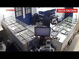 free в москве ограбление магазина яшма золото попало на видео hd