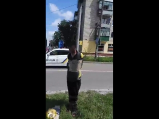 free у чернігові чоловіка привязали до стовпа з табличкою я ватник hd