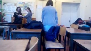 free школьница в короткой юбке показала попу в трусиках в школе hd