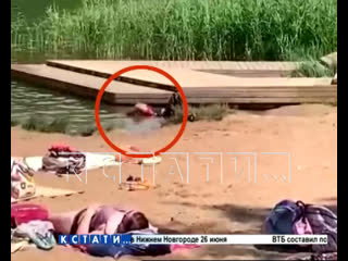 free тело утонувшего 16 часов пролежало в воде но это не мешало сотням отдыхающих купаться и загорать hd
