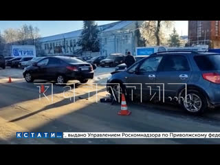 free мать с ребенком в машину которых врезался один автомобиль как только они вышли сбил другой hd