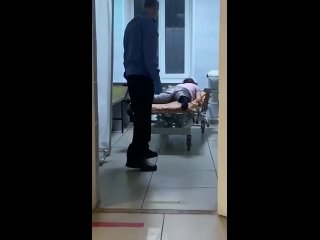 free упадешь будешь на полу лежать охранник грубо обращается с пациенткой в больнице комсомольска на амуре hd