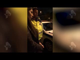 free появилось видео задержания даши букиной из счастливы вместе с кокаином в трусах hd