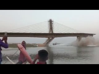 free в индии строящийся в городе бхагалпур мост через ганг обрушился во второй раз hd