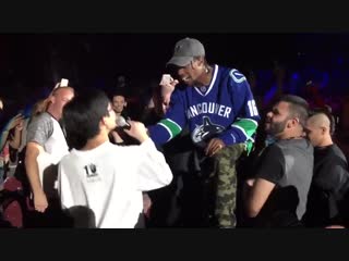 free travi scott исполняет трек 3500 с фанатом из толпы hd