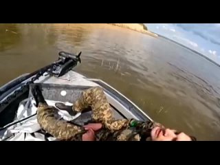 free лётчики ввс украины долетались на беспредельно малых высотах и разбились на ми 8 в живых остался только один hd