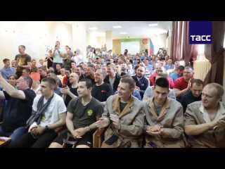 free народный артист рф сергей безруков встретился с участниками спецоперации в военном госпитале в новосибирске и hd