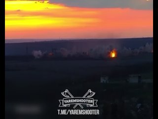 free атмосферные кадры реактивщики ч вагнер на закате наносят удары по вражеским позициям под бахмутом yaremshooter hd