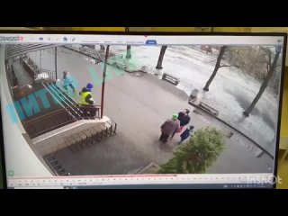 free в санкт петербурге на избирательном участке бросили коктейль молотова фонтанка инцидент произошел в московском hd