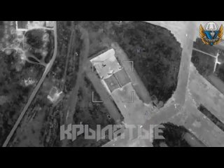 free поражение украинского учебно боевого л 39 альбатрос ударом ланцета прямо на аэродроме дрон прилетел в хвост самолету hd