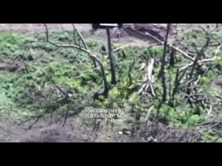 free это кто рэмбо охеть российский солдат был атакован тремя украинскими fpv дронами на кадрах видно как боец сначала hd