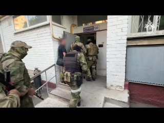 free сотрудники собр и ск во время задержаний лиц которые являются соучастниками молодые участника сво и ветерана ч hd