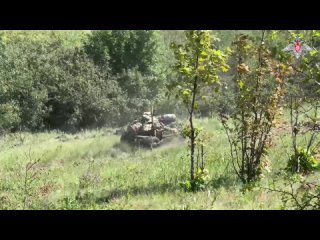 free робот курьер на передовой на авдеевском направлении бойцы активно применяют роботизированные комплексы для достаи hd