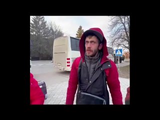 free азов стреляет по людям пытающимся выехать из мариуполя hd