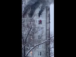 free в москве двое пацанов спасли бабенку во время пожара i svezhatinka hd