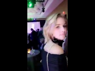 free эмили в snapchat колтона на вечеринке в честь 100 отснятых эпизодов стрелы hd
