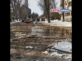 free машины месят снег на дорогах в керчи ливнеи опять не справились hd