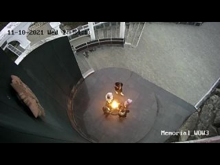 free в елабуге на камеру наблюдения попали девочки гревшие ноги у вечного огня hd