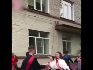 free ученики пришли поздравить учительницу прям в роддом hd